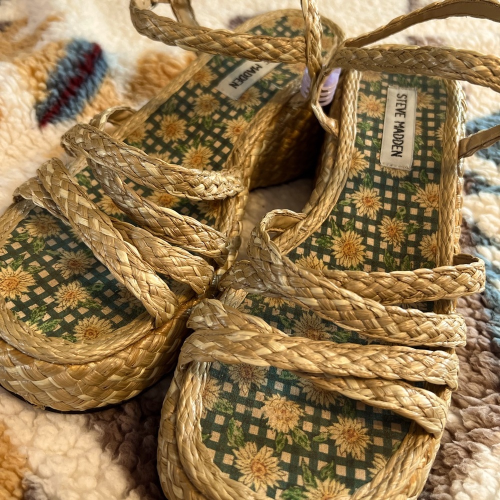 Wicker wedge sandals☀️